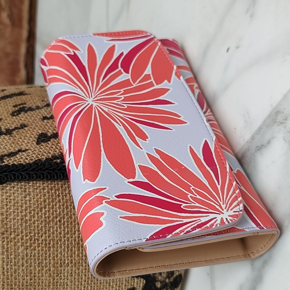 Floral spring print wallet by Halogen, like new, genuine leather - Picture 4 of 4